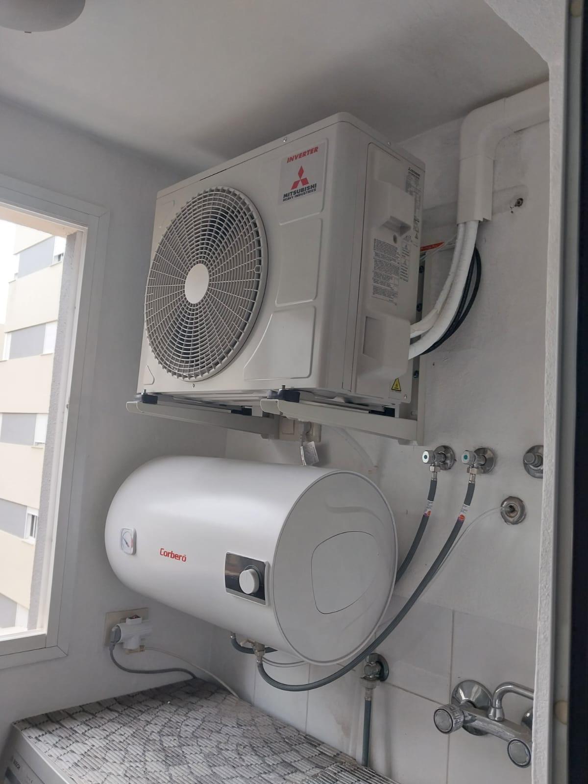 Instalación de aire acondicionado Mitsubishi Heavy Industries y termo eléctrico en vivienda de Adeje, Tenerife